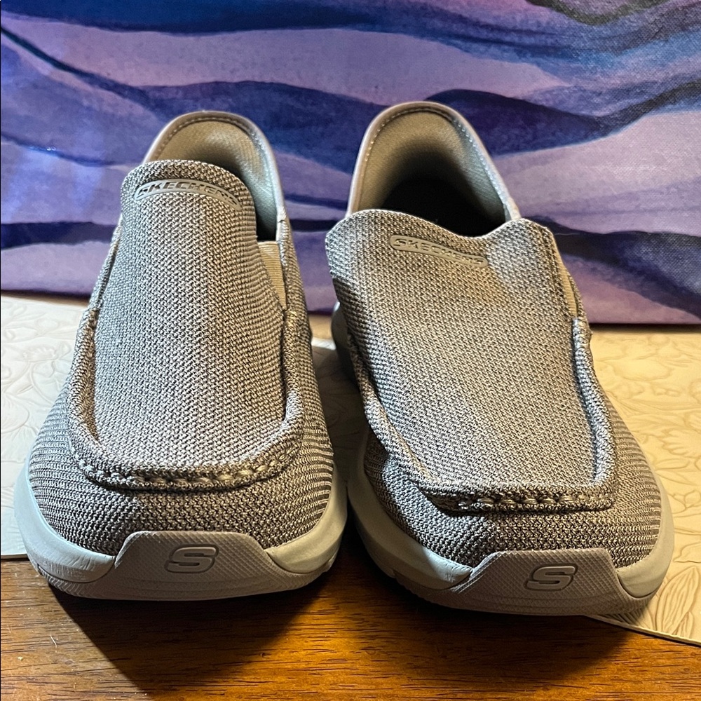 Skechers size 10 WW Medium Gray Casual Slip-Ons